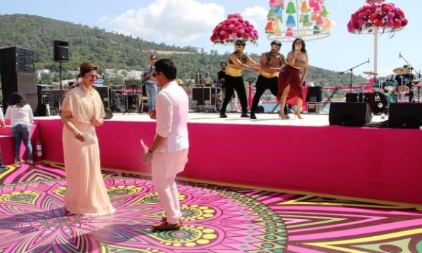 Milyon dolarlık Hint düğününün kına töreni için ada kapatıldı