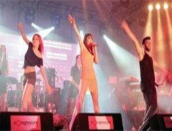 Hande Yener’den görsel şov
