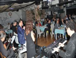 Alpay konserine sürpriz konuk