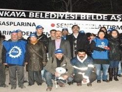 İşçiler belediye önünde eylem yaptı