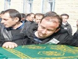 İki çocuğunu da okutuyordu