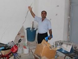 Apartman kayıyor yetkililer bakıyor