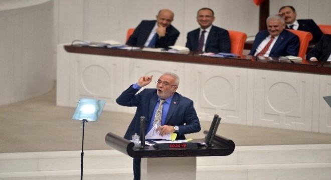 AK Parti Grup Başkan Vekili Elitaş kürsüde CHP’nin dağıttığı belgeleri yırttı