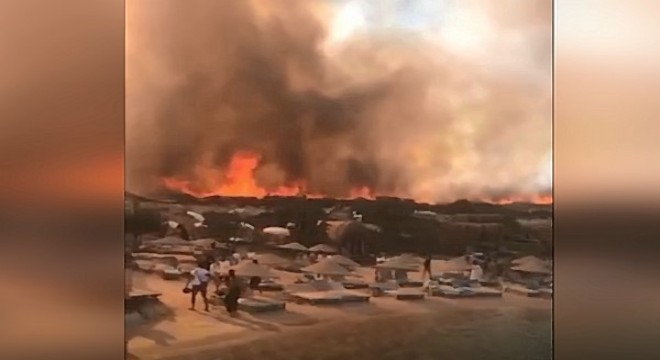 Bakan Pakdemirli: İzmir Alaçatı yangını kontrol altında