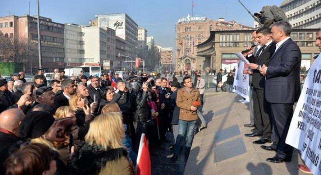 ‘Buz gibi’ tebligat protesto edildi