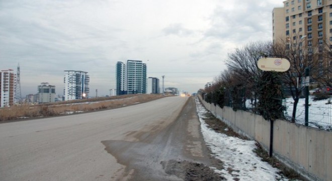 Cadde karanlık yaya ‘yol’suz