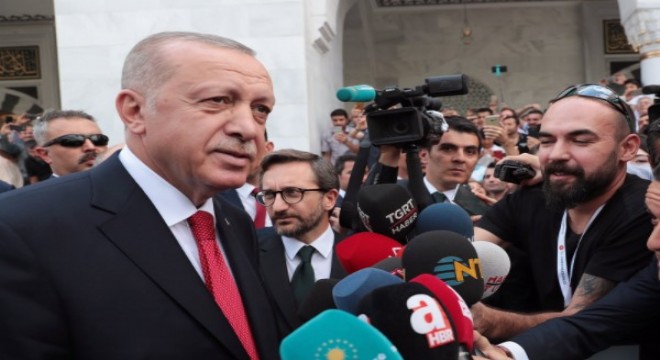 Cumhurbaşkanı Erdoğan, cuma namazı sonrası gazetecilerin sorularını yanıtladı