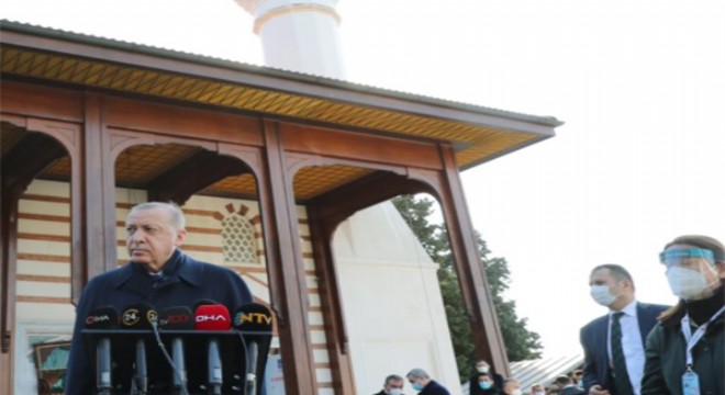 Erdoğan, cuma namazı çıkışında gazetecilerin sorularını yanıtladı