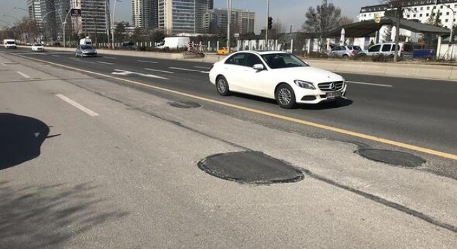 Eskişehir Yolu’nda çukurlara yama