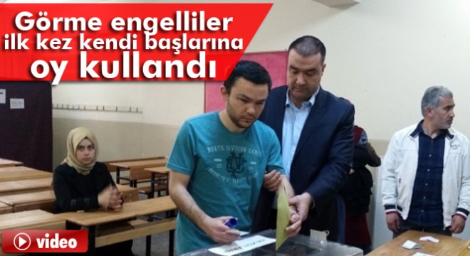 Görme engelliler ilk kez kendi başlarına oy kullandı