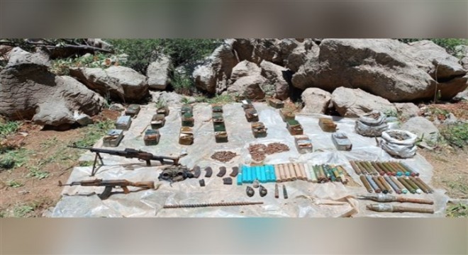 Irak ın kuzeyinde teröristlere ait çok sayıda silah ve mühimmat ele geçirildi