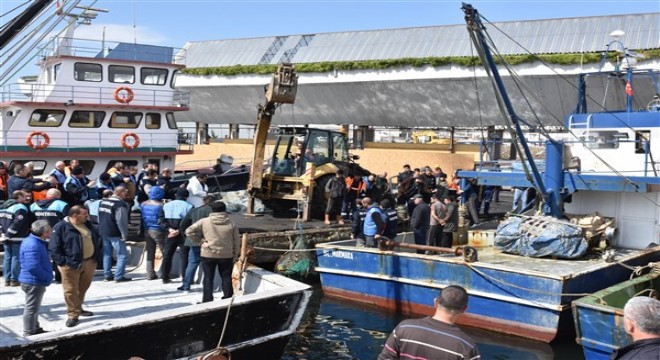 İstanbul Boğazı ve Marmara’da geniş çaplı denetim yasadışı trol avcılığına geçit yok