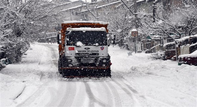 Kar küreme ve tuzlama çalışmaları devam ediyor