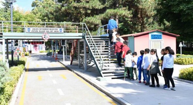 Kendi araçlarının trafik polisleri