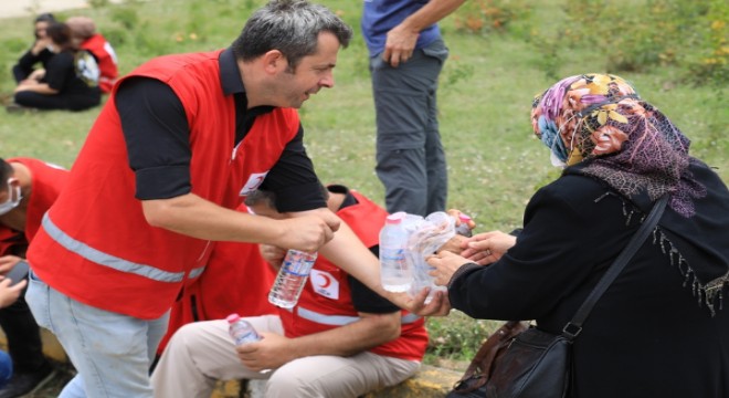 Kızılay Batı Karadeniz’de yaraları sarıyor