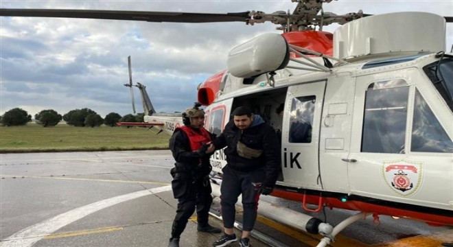 Motor arızası nedeniyle sürüklenen geminin mürettebatı helikopterle kurtarıldı