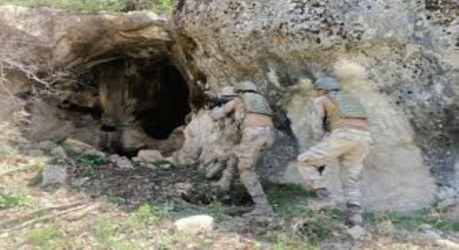 Pençe-Kilit’te Teröristlerin Mağarası İmha Edildi