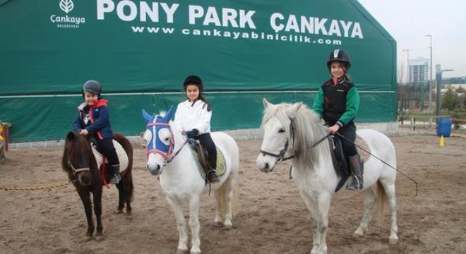 Pony Park’ta yüzleri gülüyor