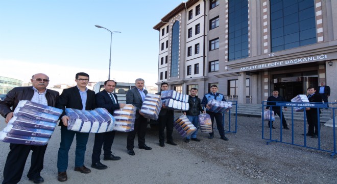 SURİYE TÜRKMENLERİNE BEBEK BEZİ GÖNDERİLDİ