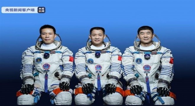 Shenzhou-13 uzay gemisinin astronotları, gemi dışına çıkmaya hazırlanıyor