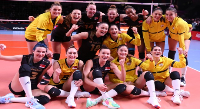 VakıfBank, lider olarak yarı finalde