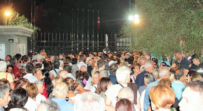 Zeki Müren Konserinde izdiham