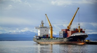 Zeytinburnu açıklarında bir gemide 144 bin 280 paket sigara ele geçirildi