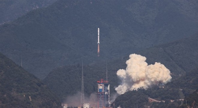 Çin’de üç uydu daha fırlatıldı
